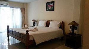Kingsize-Bett im Goodwill Hotel, Ao Nang
