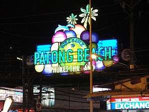 Patong Beach bei Nacht