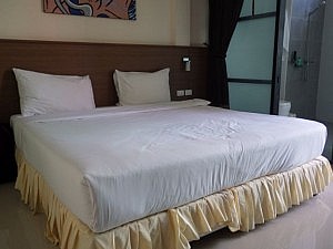 Kingsize-Bett im Superior Zimmer, Wave Patong Hotel